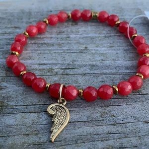 ⚜️Gold Wing Charm on red beaded bracelet! NWT!